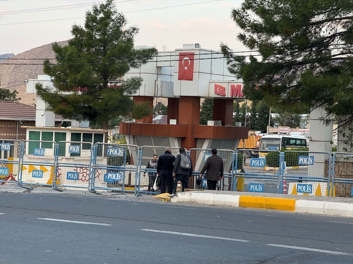 İçişleri Bakanlığı, Mardin, Batman ve Halfeti Belediye Başkanlarının görevden uzaklaştırıldığını...