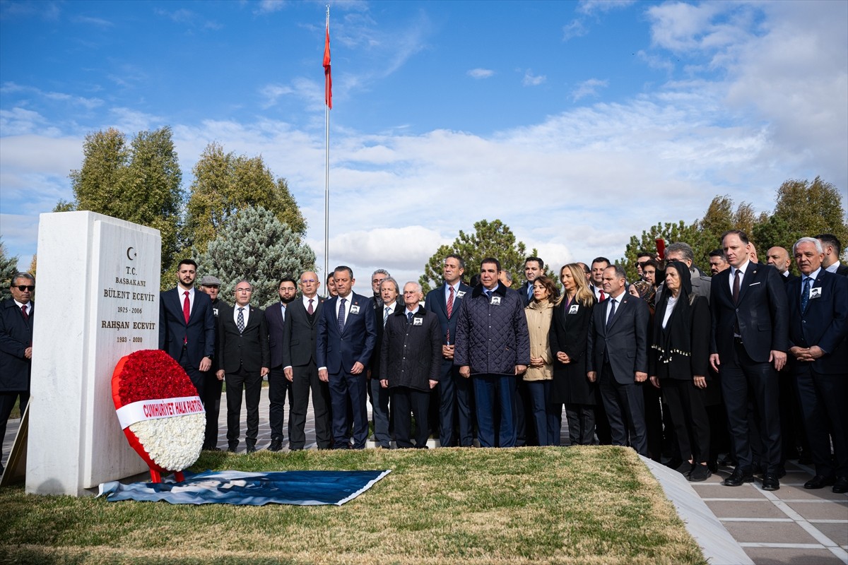 CHP Genel Başkanı Özgür Özel, vefatının 18. yılında merhum Başbakan Bülent Ecevit'in Devlet...