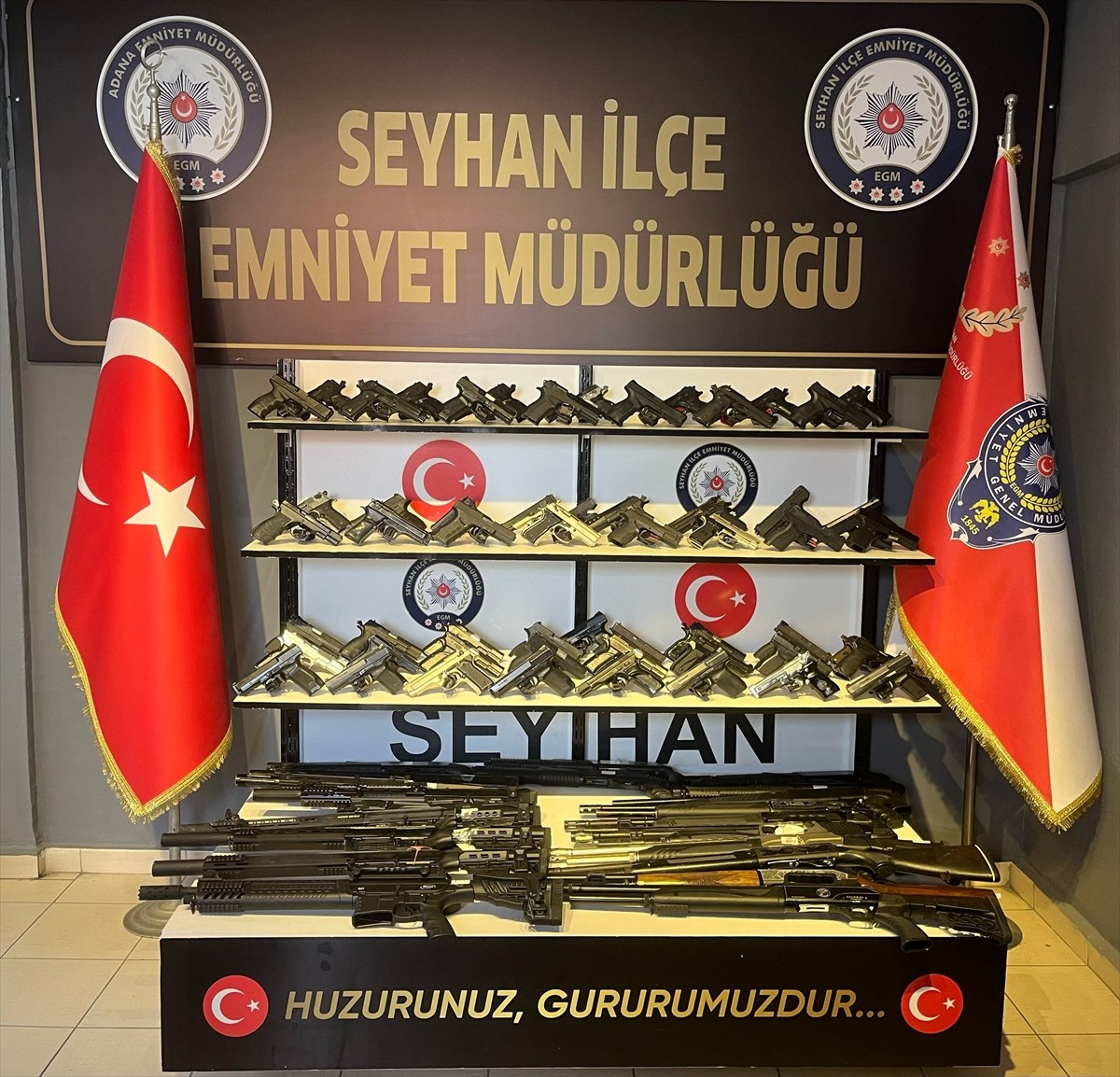 Adana'nın merkez Seyhan ilçesinde düzenlenen operasyon ve denetimlerde 73 ruhsatsız silah ele...