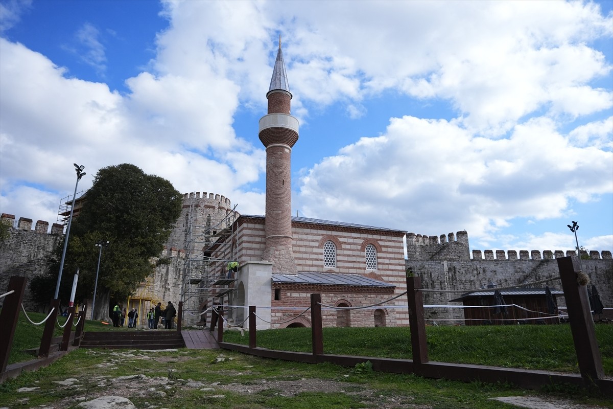 Fatih Sultan Mehmet’in İstanbul'u fethinden sonra Yedikule Hisarı avlusuna inşa ettirerek Ayasofya...