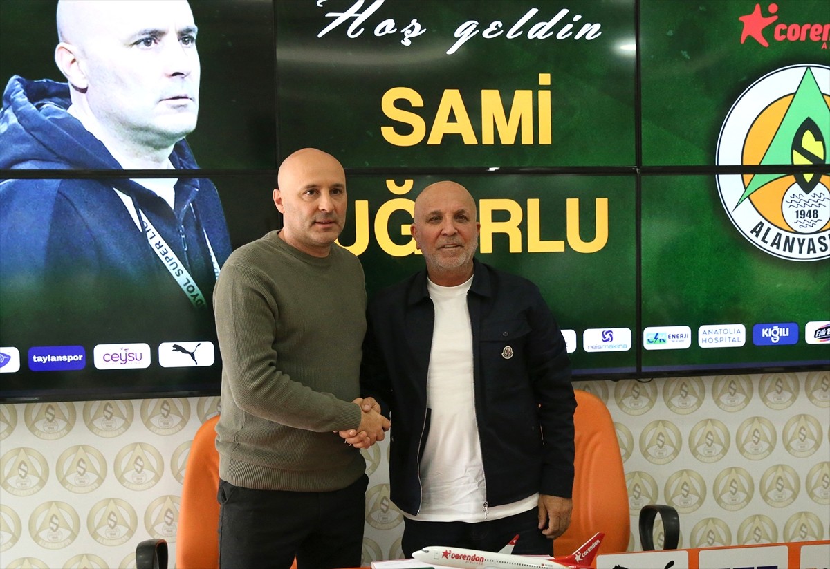 Trendyol Süper Lig ekiplerinden Corendon Alanyaspor'da teknik direktörlük görevine Sami Uğurlu...