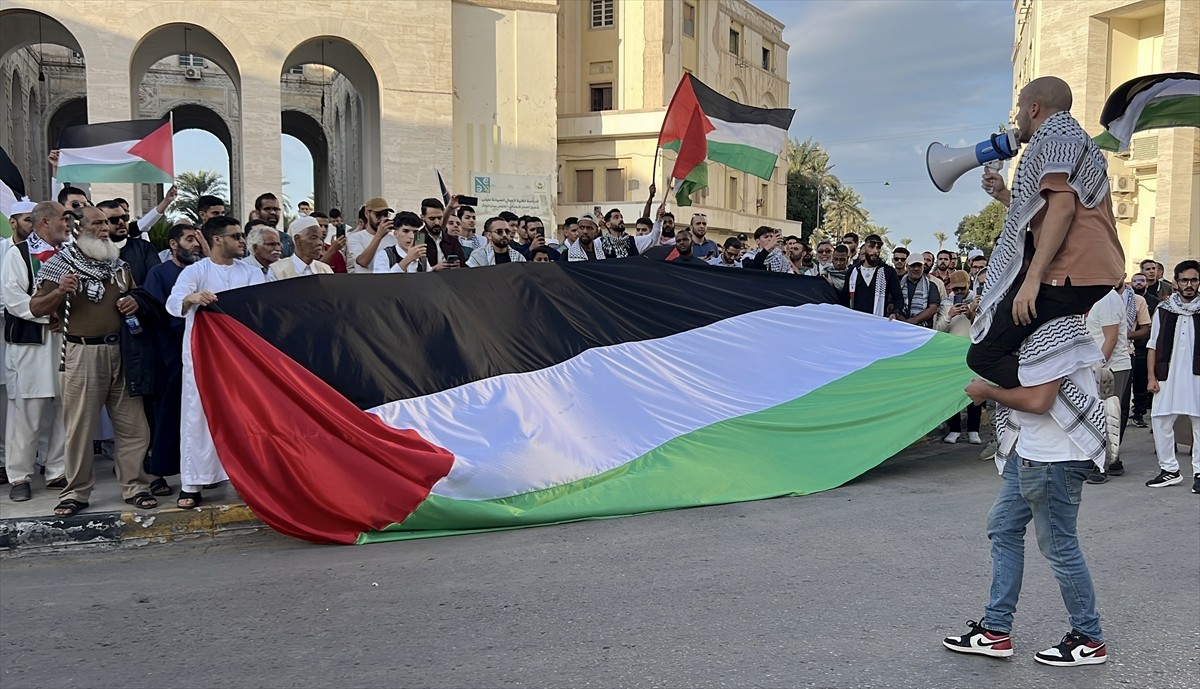 Libya’nın başkenti Trablus’un sembolik meydanlarından Cezayir Meydanı’ında Gazze’deki...