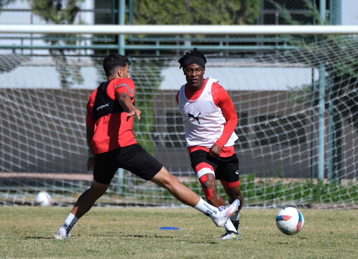 Trendyol Süper Lig'de henüz galibiyeti bulunmayan Atakaş Hatayspor, yarın Mersin'de konuk edeceği...