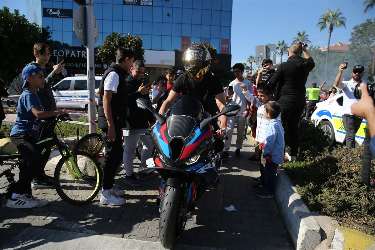 2024 Dünya Superbike şampiyonu milli motosikletçi Toprak Razgatlıoğlu, Antalya'nın Alanya...