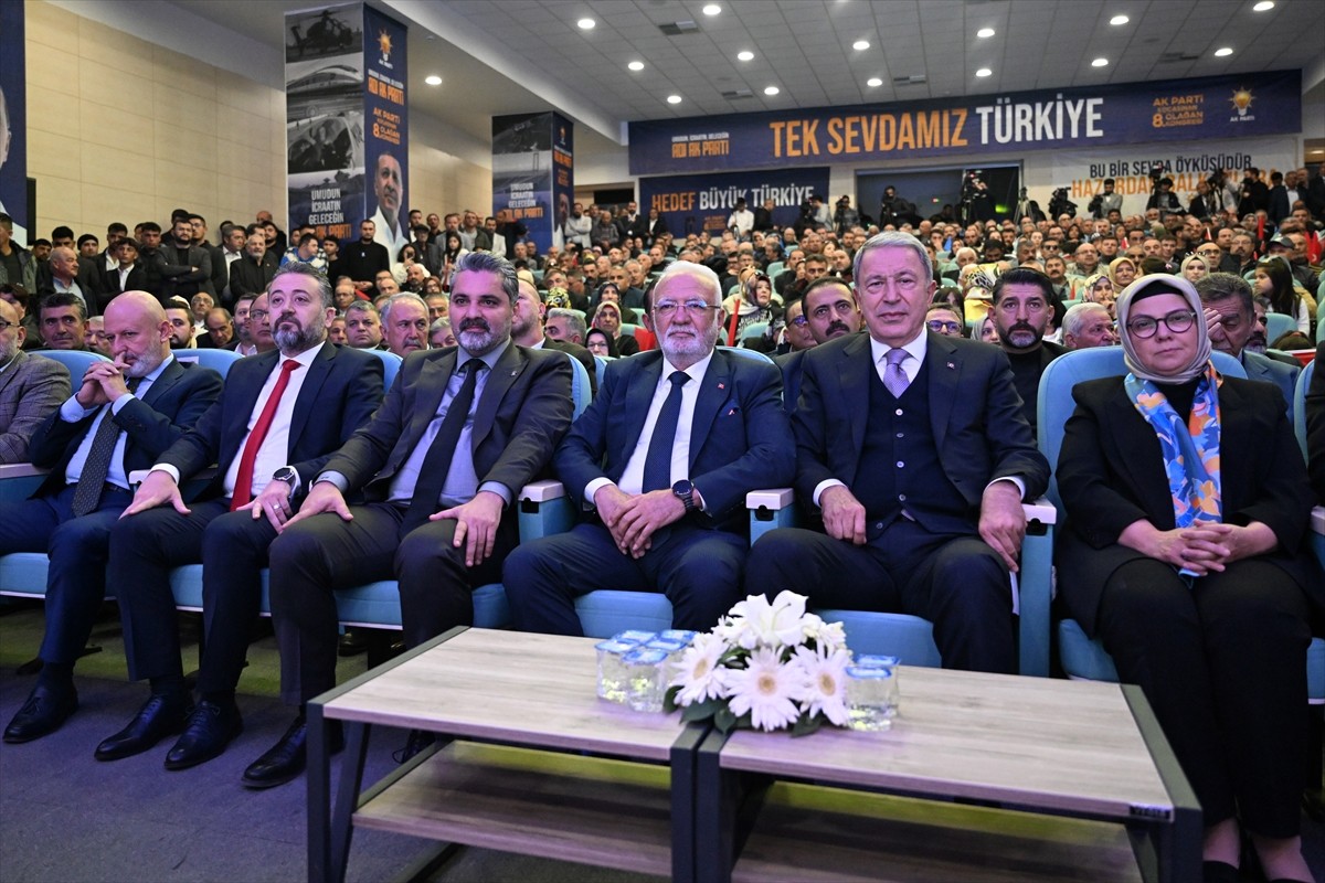 AK Parti Genel Başkan Vekili Mustafa Elitaş (sağ 3), Kayseri'de Erciyes Kültür Merkezi'nde...