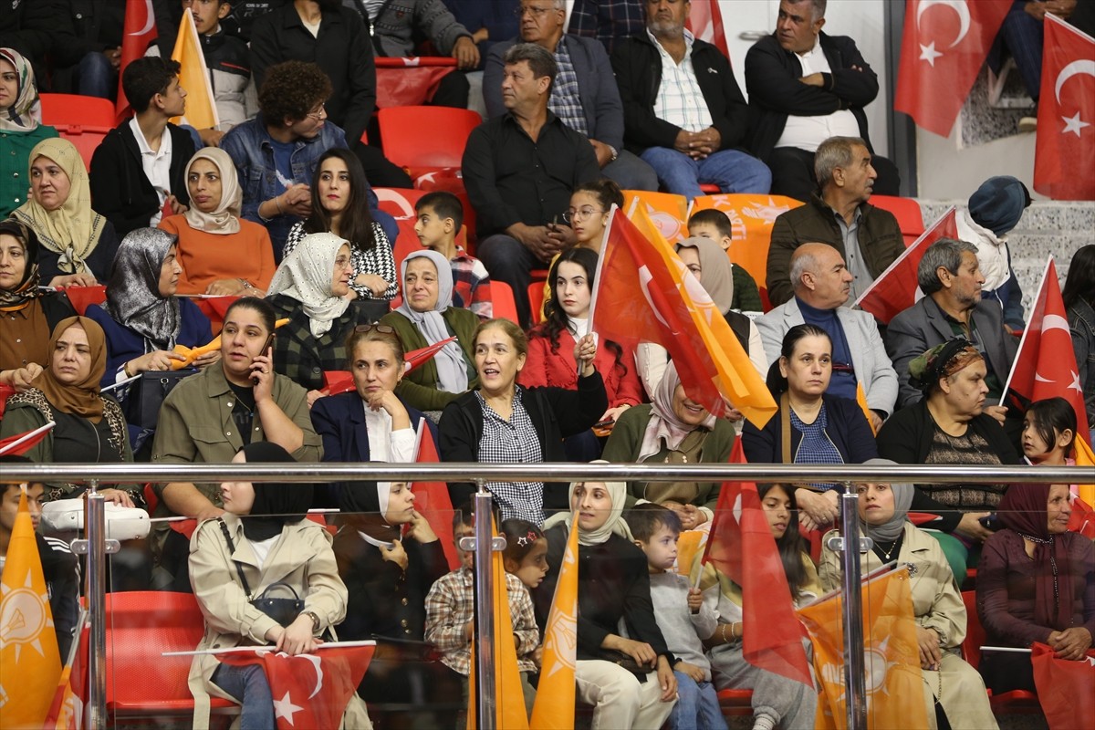 AK Parti Kırıkhan 8. Olağan Kongresi, Hatay'da Kırıkhan Spor Salonu'nda düzenlendi. Kongreye...