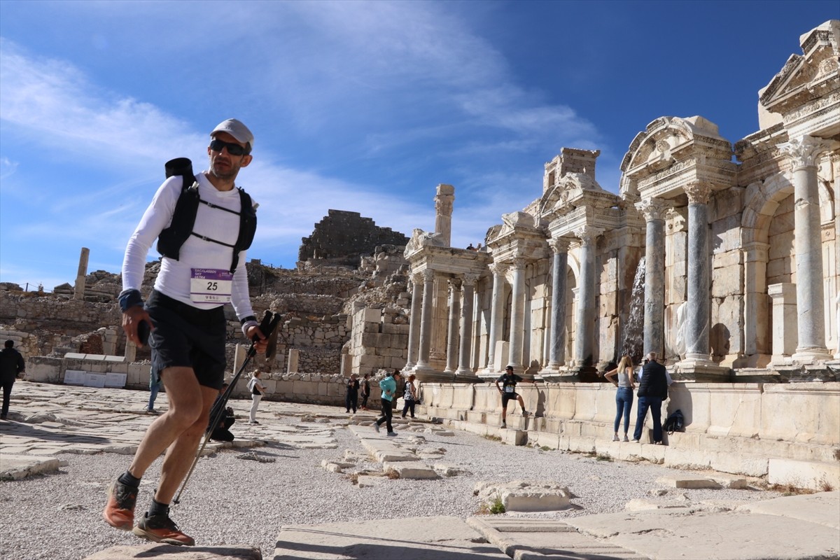 Burdur'un Ağlasun ilçesindeki Sagalassos Antik Kenti'nde "Sagalassos Sky Ultra" koşusu düzenlendi....