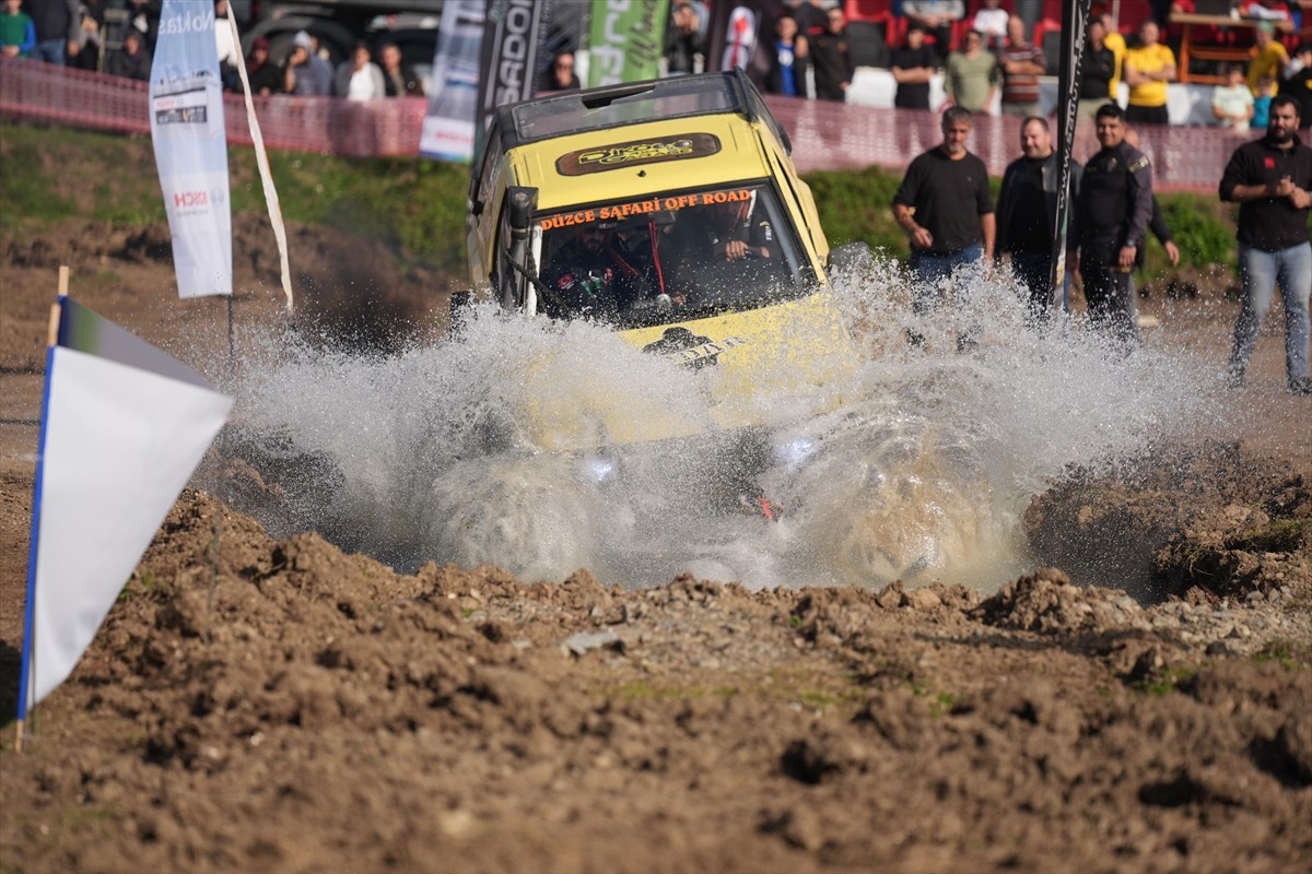 Düzce Safari Off-Road Kulübü (DÜSOF) tarafından düzenlenen 33. Geleneksel Gümüşova Off-Road...