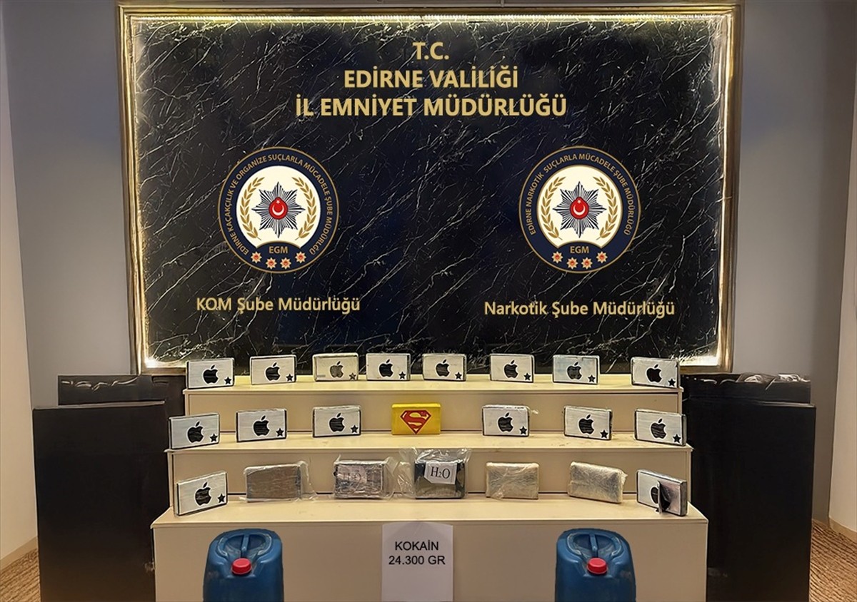 Edirne'de tırda yapılan aramada 24 kilo 300 gram kokain ele geçirildi, sürücü tutuklandı.