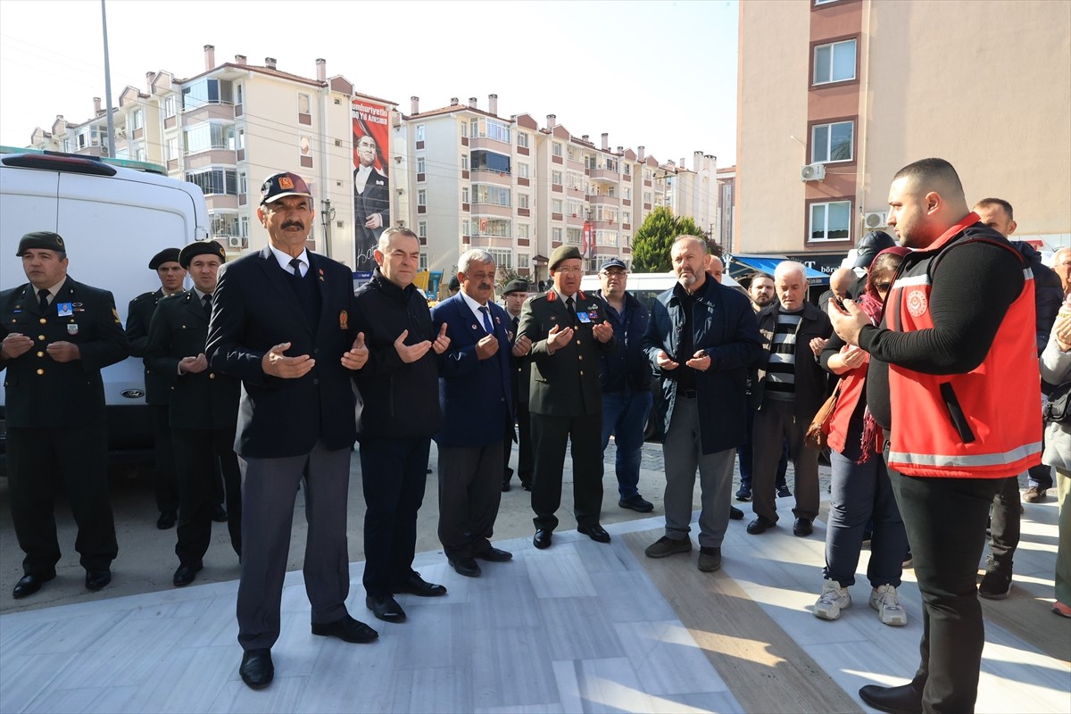 Edirne'de vefat eden 71 yaşındaki Kıbrıs gazisi Mustafa Ekemen'in cenazesi toprağa verildi. Ekemen...