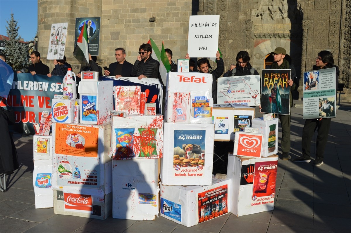 Erzurum'da görev yapan hekimler ve sağlık çalışanları, İsrail'in Gazze'ye yönelik saldırılarını...