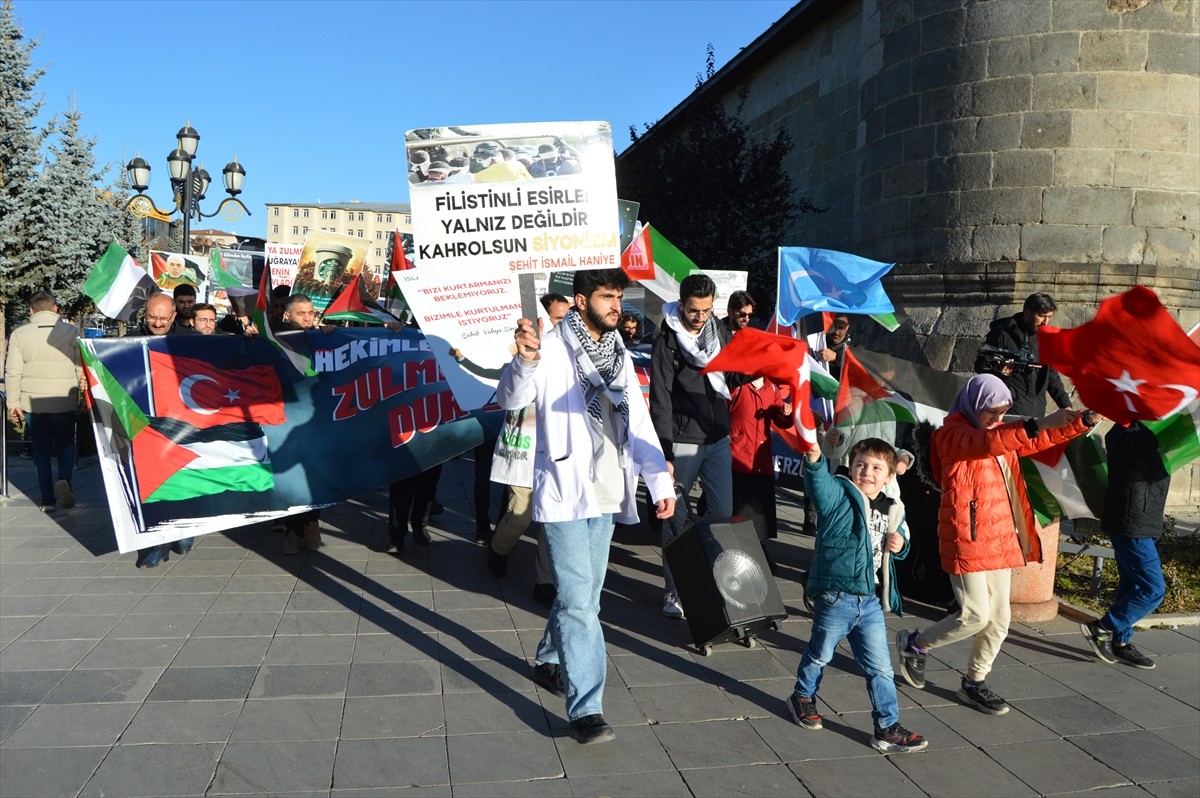 Erzurum'da görev yapan hekimler ve sağlık çalışanları, İsrail'in Gazze'ye yönelik saldırılarını...