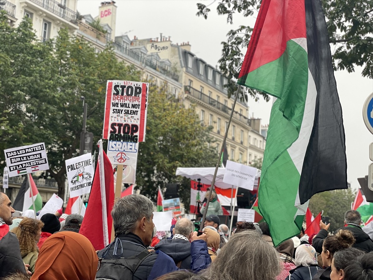 Fransa'nın başkenti Paris'te, bir yılı aşkın süredir İsrail'in saldırılarına maruz kalan Gazze'ye...