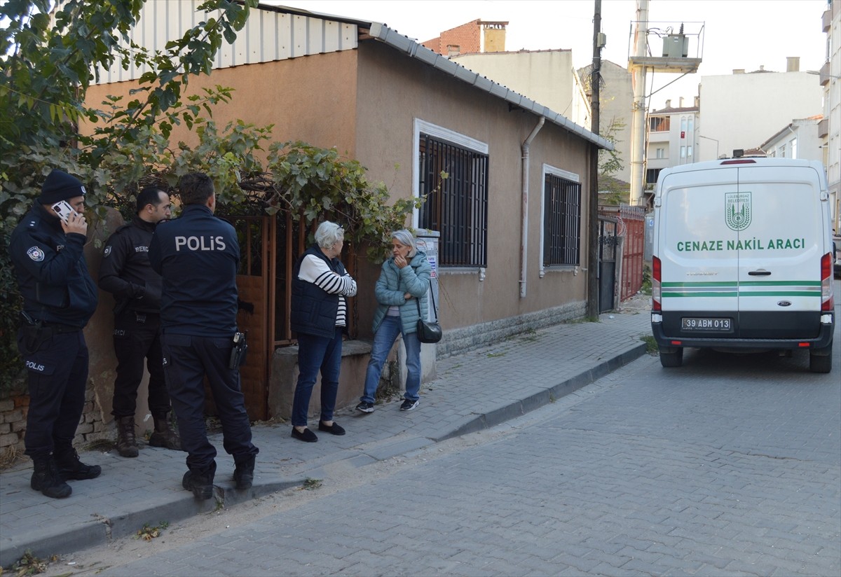 Kırklareli'nin Lüleburgaz ilçesinde kendisinden haber alınamayan kişi evinde ölü bulundu. Ekipler...