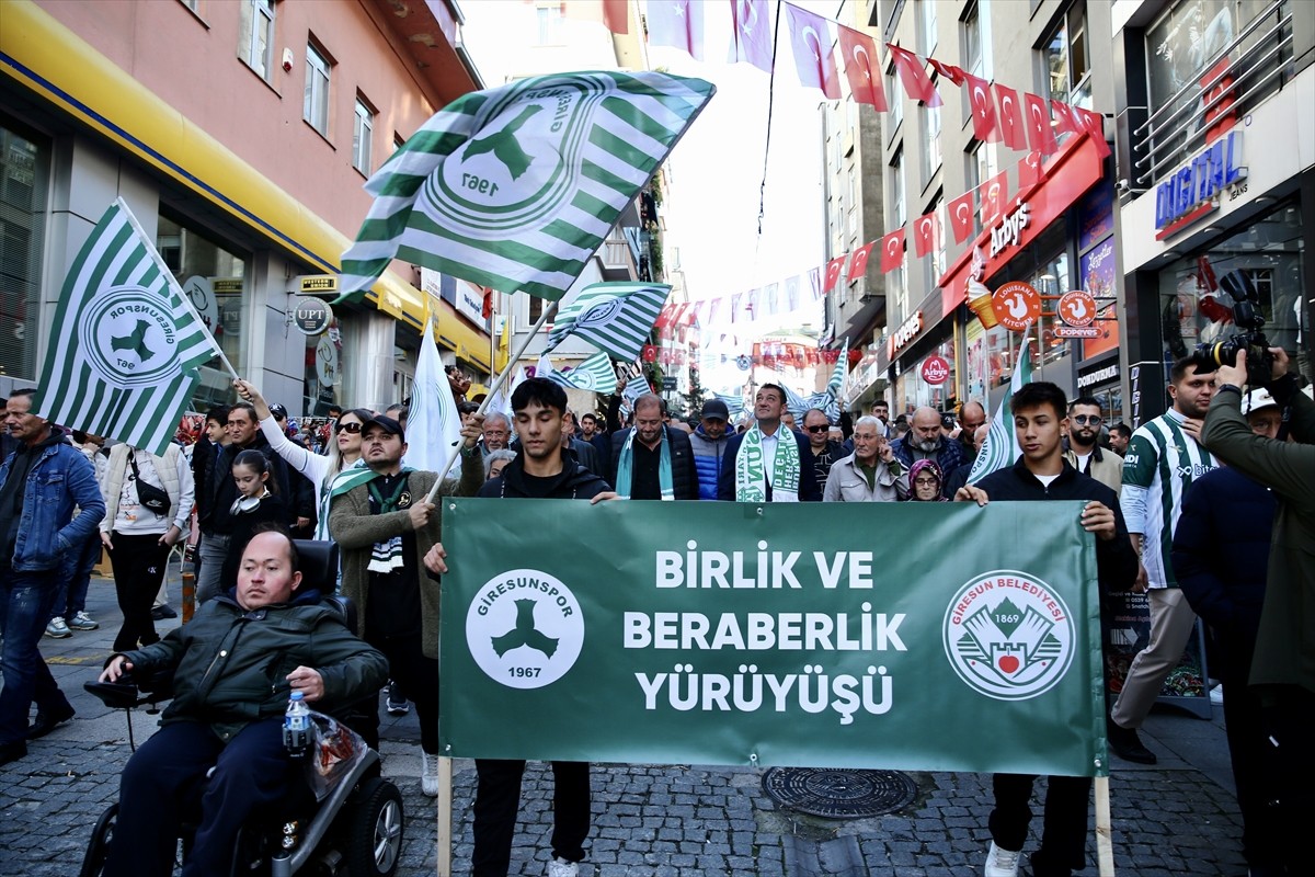 Nesine 2. Lig Kırmızı Grup ekibi Giresunspor'a destek amacıyla yürüyüş gerçekleştirildi. Debboy...