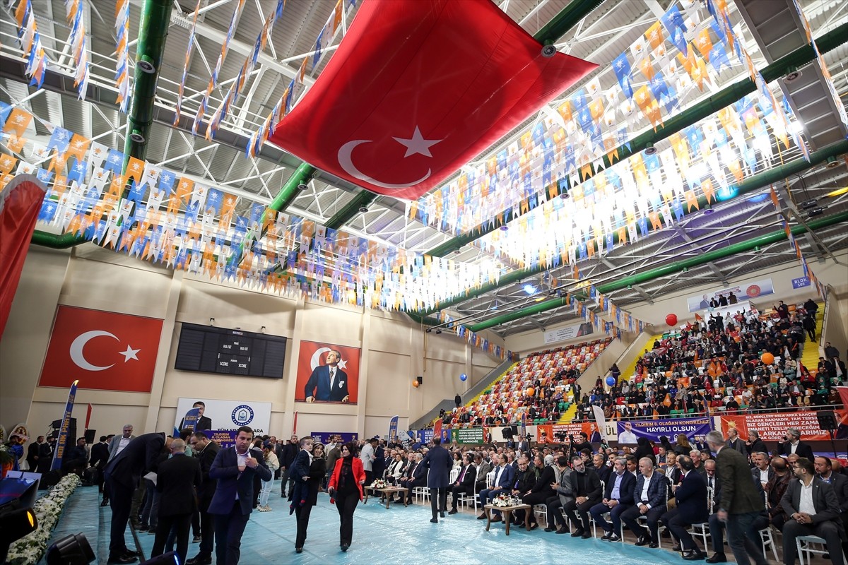 AK Parti Genel Başkan Yardımcısı Vedat Demiröz (fotoğrafta), Naim Süleymanoğlu Spor Kompleksi'nde...