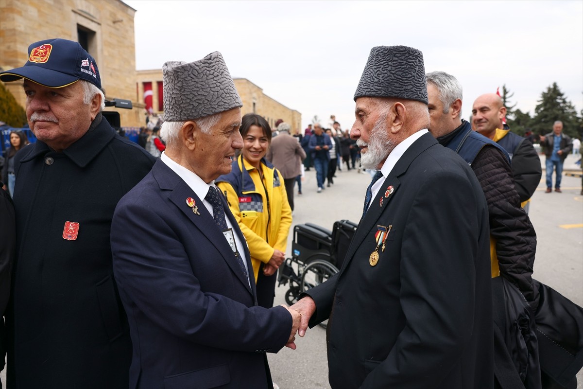 Kore Gazisi Şerafettin Baran (sağ 2), Türkiye Cumhuriyeti'nin kurucusu Büyük Önder Mustafa Kemal...