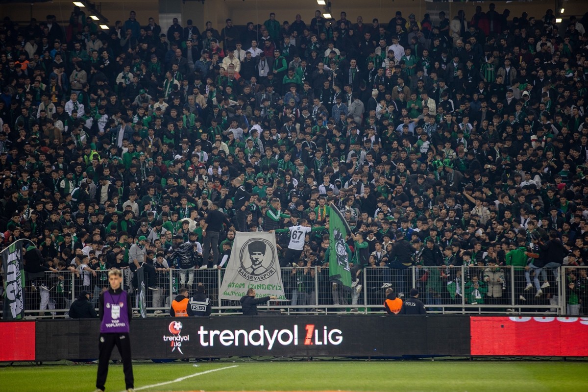 Sakaryaspor, Trendyol 1. Lig'in 12. haftasında Sakaryaspor, Yeni Sakarya Atatürk Stadyumu'nda...