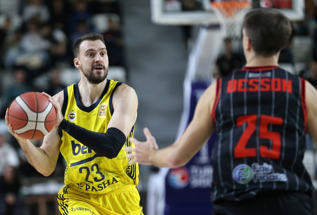  Türkiye Sigorta Basketbol Süper Ligi’nin 6. haftasında Manisa Basket ile Fenerbahçe Beko...