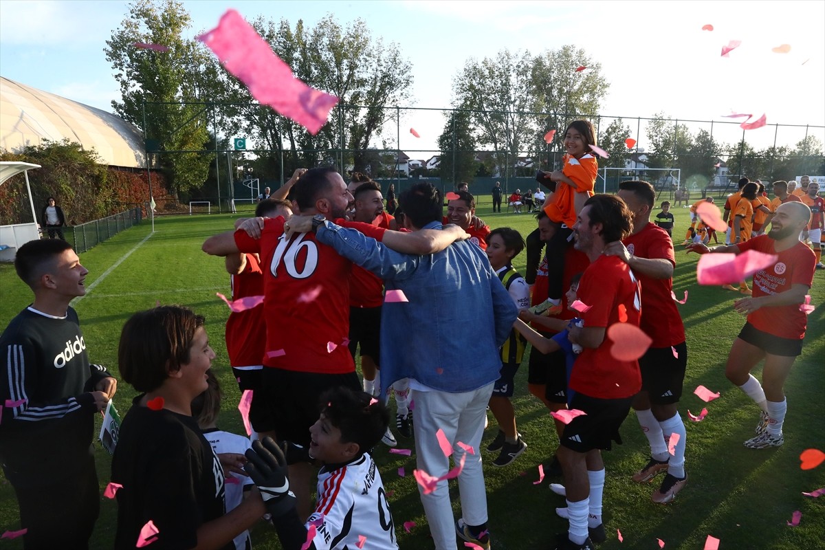 Türkiye ve Almanya'nın tanınan veteran oyuncularını buluşturan 9. Efsaneler Kupası Futbol...