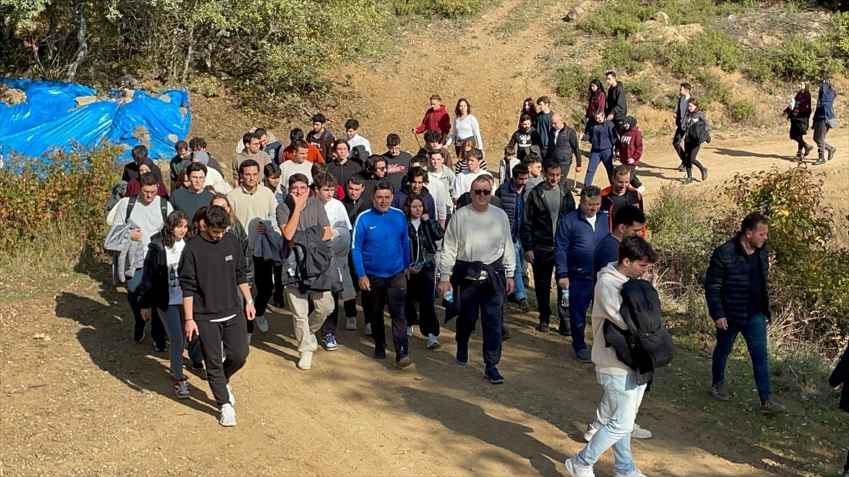 Ulaştırma ve Altyapı Bakan Yardımcısı Osman Boyraz, Sakarya'da gençlerle bir araya geldi, ayva...