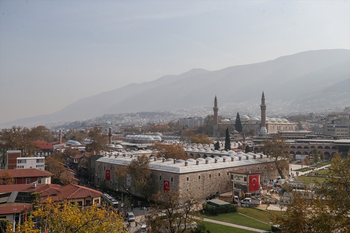 Bursa Büyükşehir Belediyesince kentteki bazı tarihi camilerde yaklaşık 14 yıldır sağlanan özel...