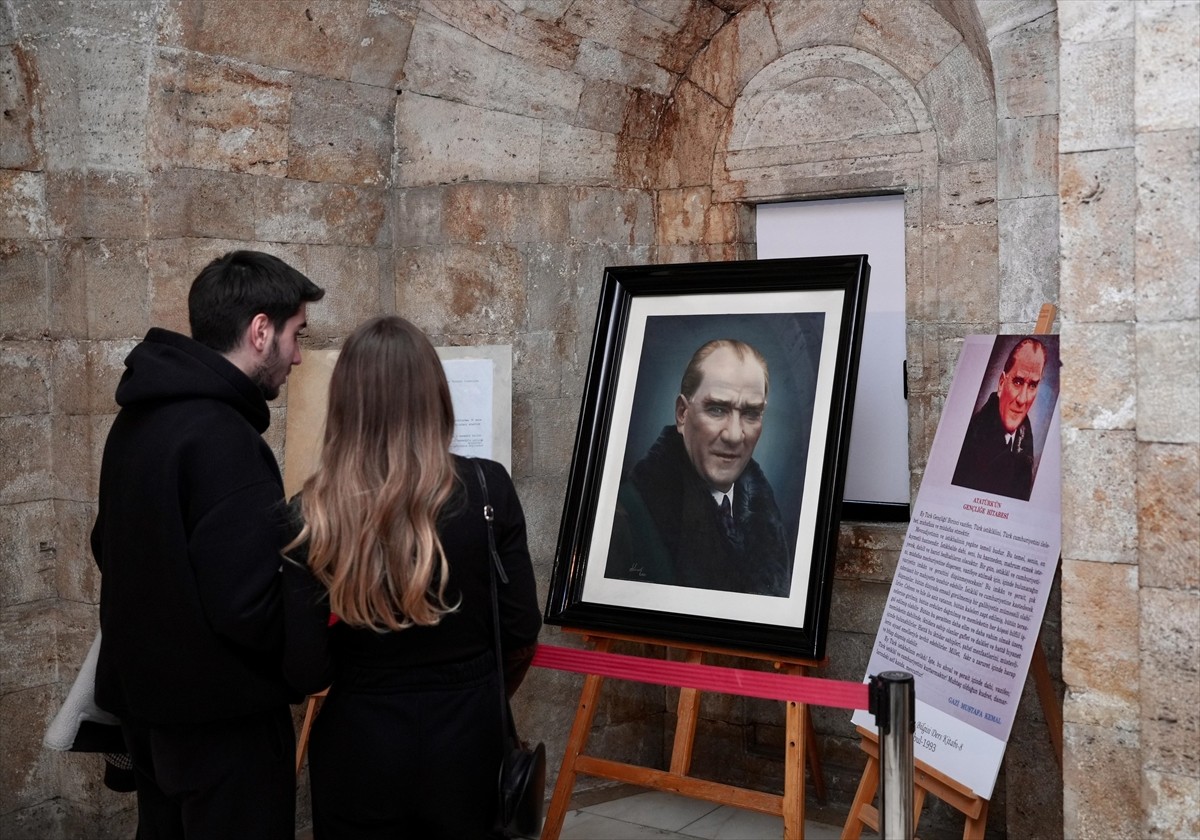 Milli Eğitim Bakanlığınca (MEB), Anıtkabir'de ziyarete açılan "Orijinal Atatürk Portresi...