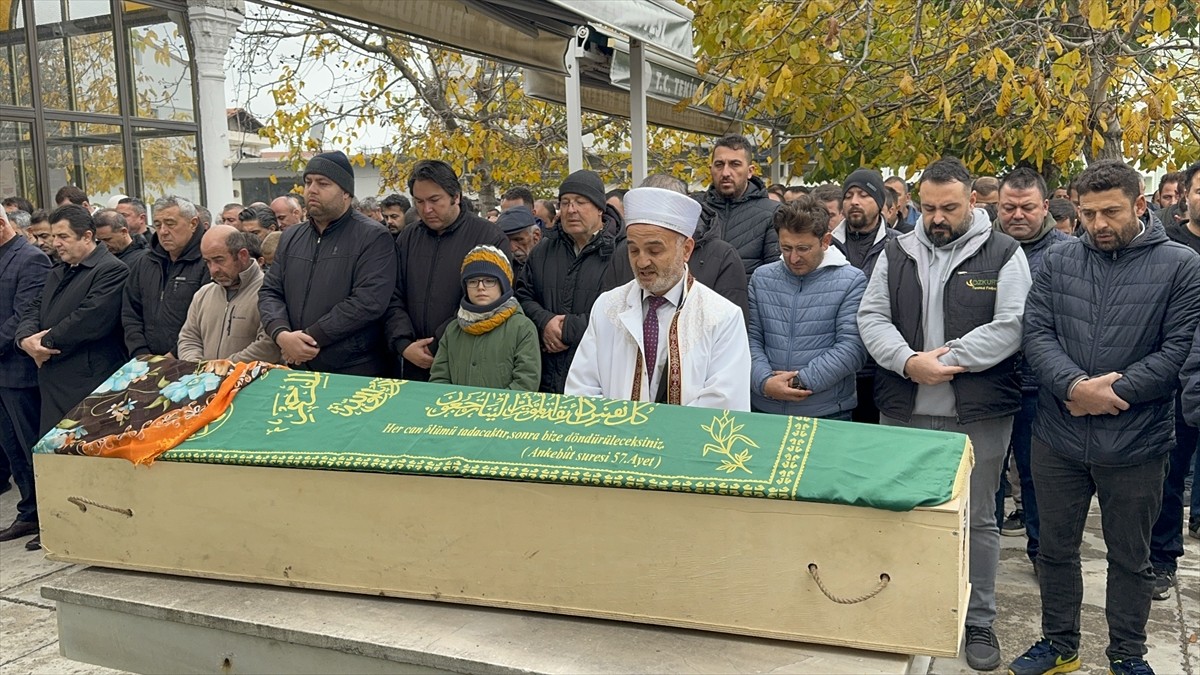  Tekirdağ'ın Muratlı ilçesinde uyuduğu sırada oğlu tarafından bıçaklanarak öldürülen Nilay...