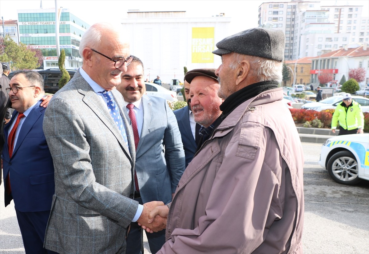 AK Parti Genel Başkan Yardımcısı Yusuf Ziya Yılmaz, AK Parti Yozgat İl Başkanlığını ziyaret etti....