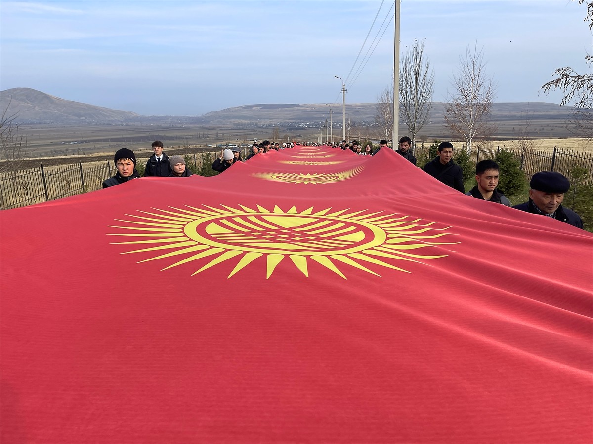 Kırgızistan'ın başkenti Bişkek'te Kırgızistan-Türkiye Manas Üniversitesi (KTMÜ) öğrencileri, "ülke...