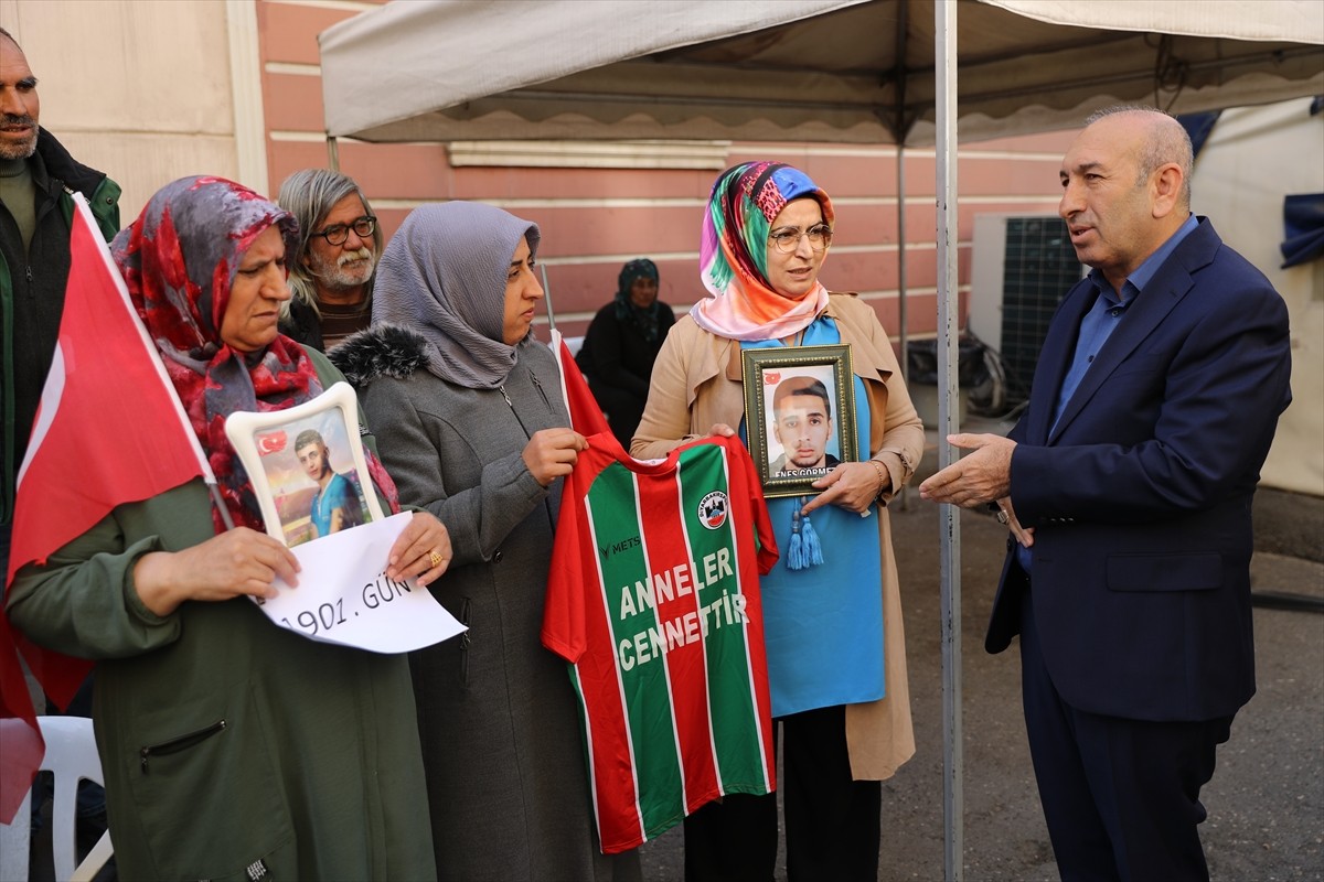 Diyarbakırspor Kulübü Başkanı Bedirhan Akyol, dağa kaçırılan çocukları için eski HDP İl Başkanlığı...