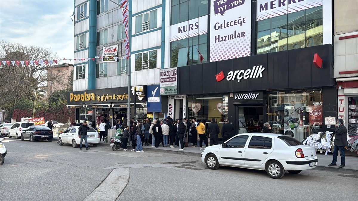 Malatya'nın Doğanşehir ilçesinde, saat 10.46'da 4,9 büyüklüğünde deprem meydana geldi. Adıyaman'da...