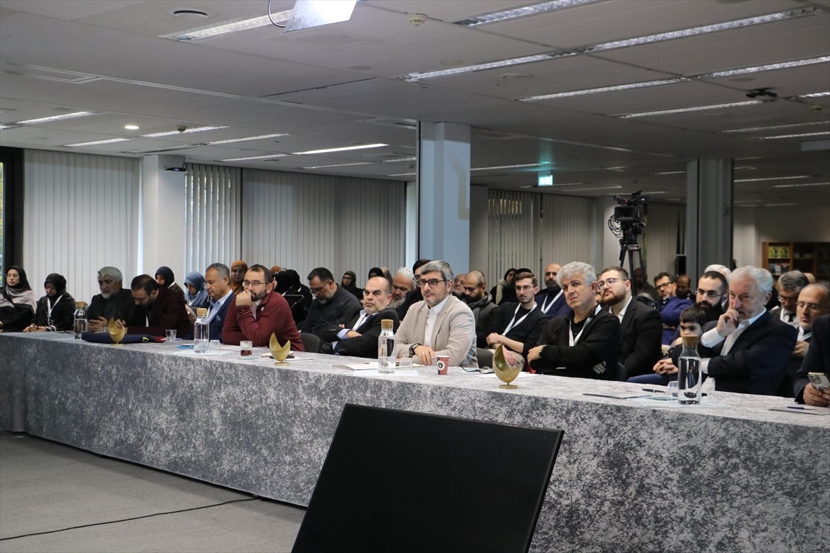 Almanya'nın Köln kentinde düzenlenen "İrşad Çalıştayı"nda, vaaz ve hutbelerde İslam'ın temel mesaj...