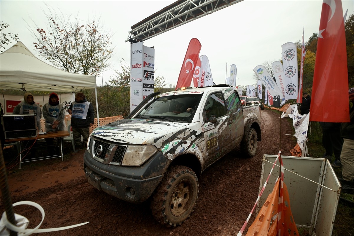 Sakarya'da düzenlenen Petlas 2024 Türkiye Off-Road Şampiyonası'nda 6. ayak yarışları, mukavemet...