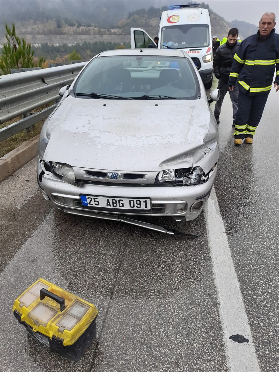 Tokat'ta Niksar ilçesinde cip ile otomobilin çarpıştığı kazada 2 kişi yaralandı.