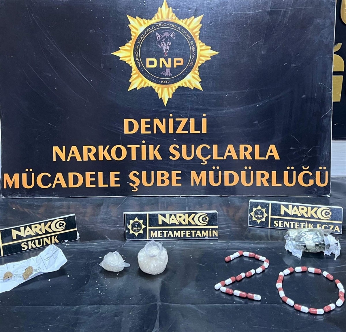 Denizli'de düzenlenen uyuşturucu operasyonunda gözaltına alınan 3 şüpheli tutuklandı.  Aramalarda...