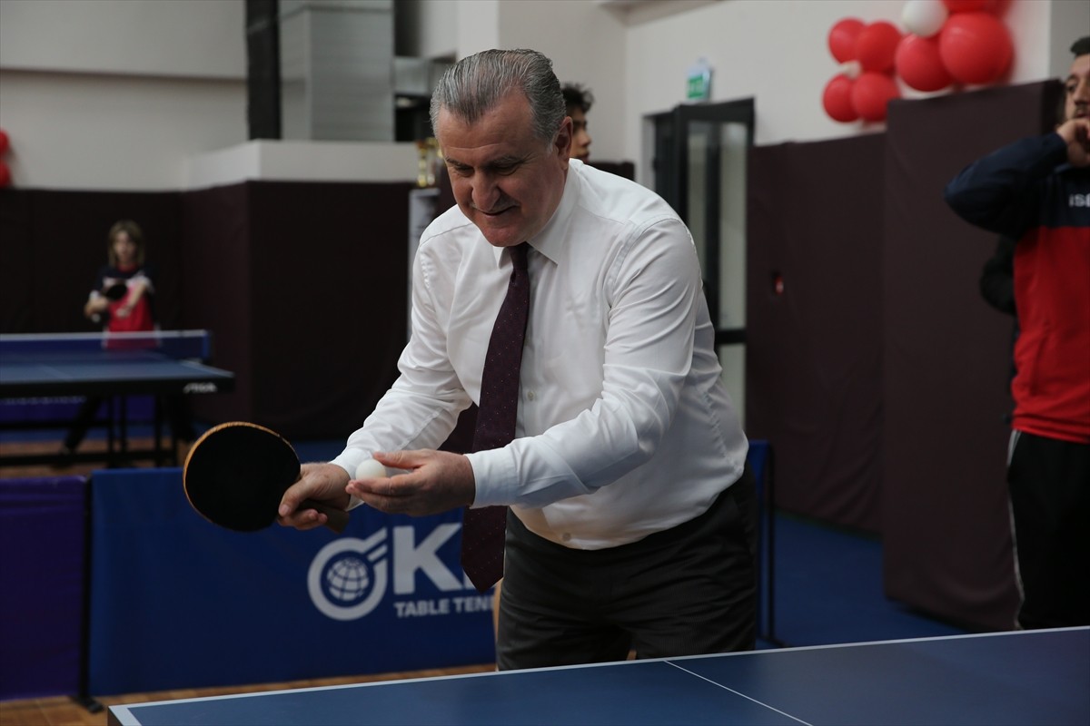 Gençlik ve Spor Bakanı Osman Aşkın Bak, Van'ın İpekyolu ilçesinde Çok Amaçlı Spor Salonu Toplu...