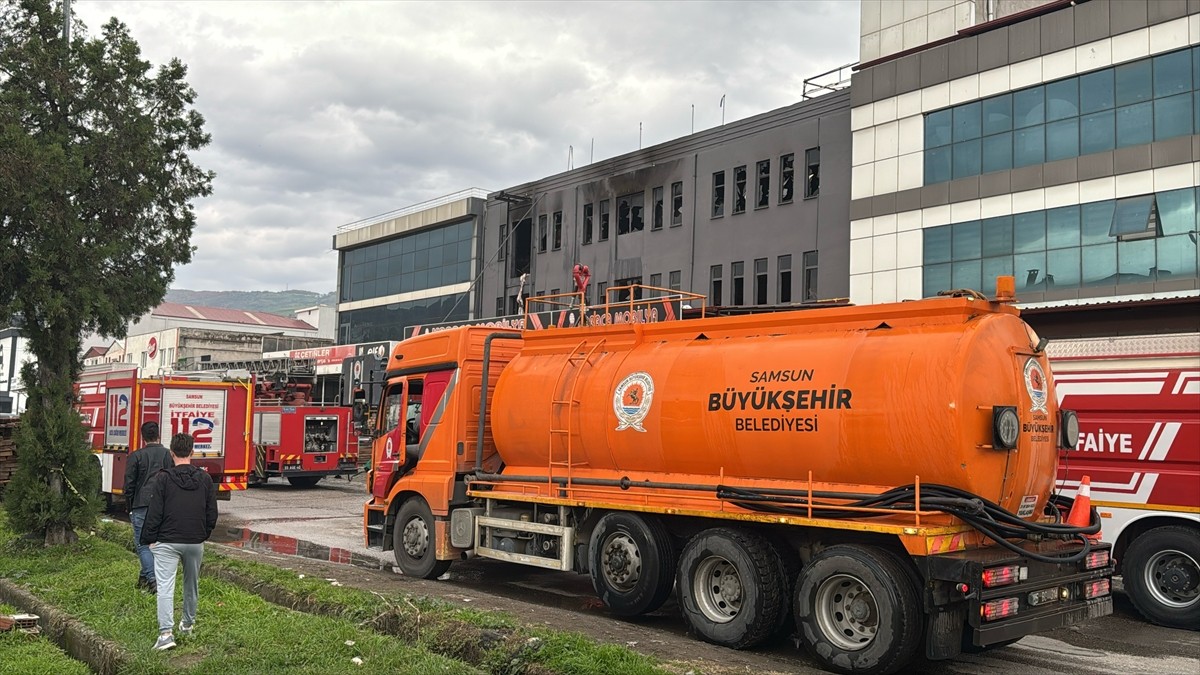 Samsun'un Tekkeköy ilçesindeki bir mobilya imalathanesinde son dört ayda üçüncü kez çıkan yangın...