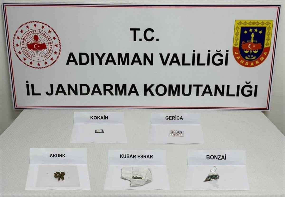 Adıyaman'da düzenlenen uyuşturucu operasyonunda 16 kişi yakalandı.Belirlenen adreslere düzenlenen...