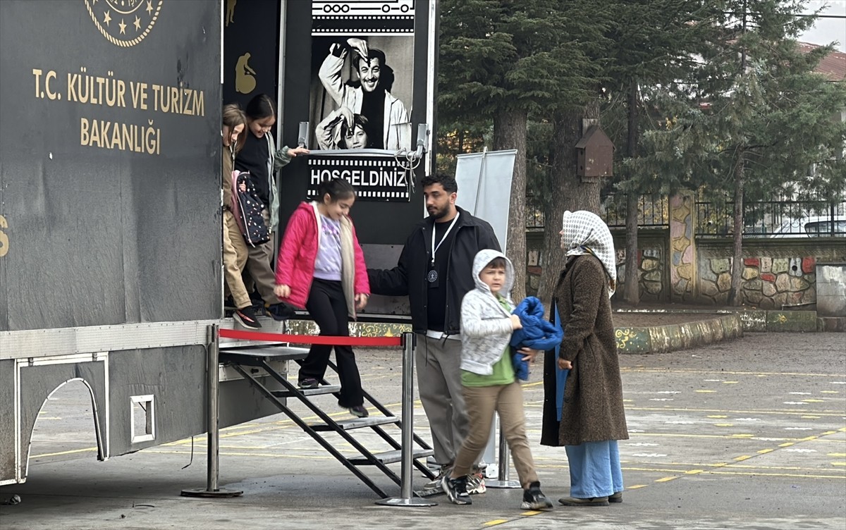 Düzce'de, Kültür ve Turizm Bakanlığı Sinema Genel Müdürlüğü ile Sanat İçin Yolaçık Derneği...