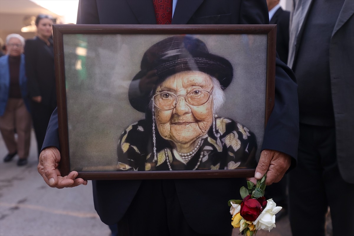 Mersin'de tedavi gördüğü hastanede 110 yaşında hayatını kaybeden Sümerolog Muazzez İlmiye Çığ'ın...