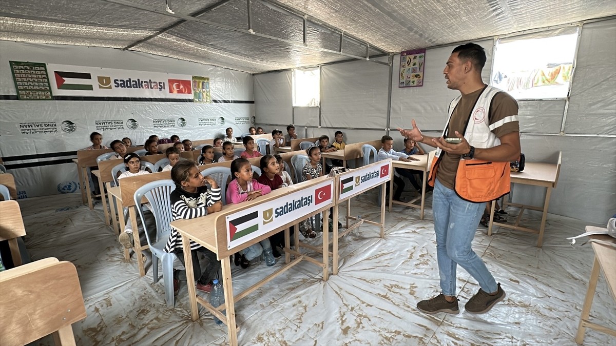 Sadakataşı Derneği, Gazze Şeridi'nin Han Yunus kentinde 150 öğrencinin eğitim göreceği Diriliş...