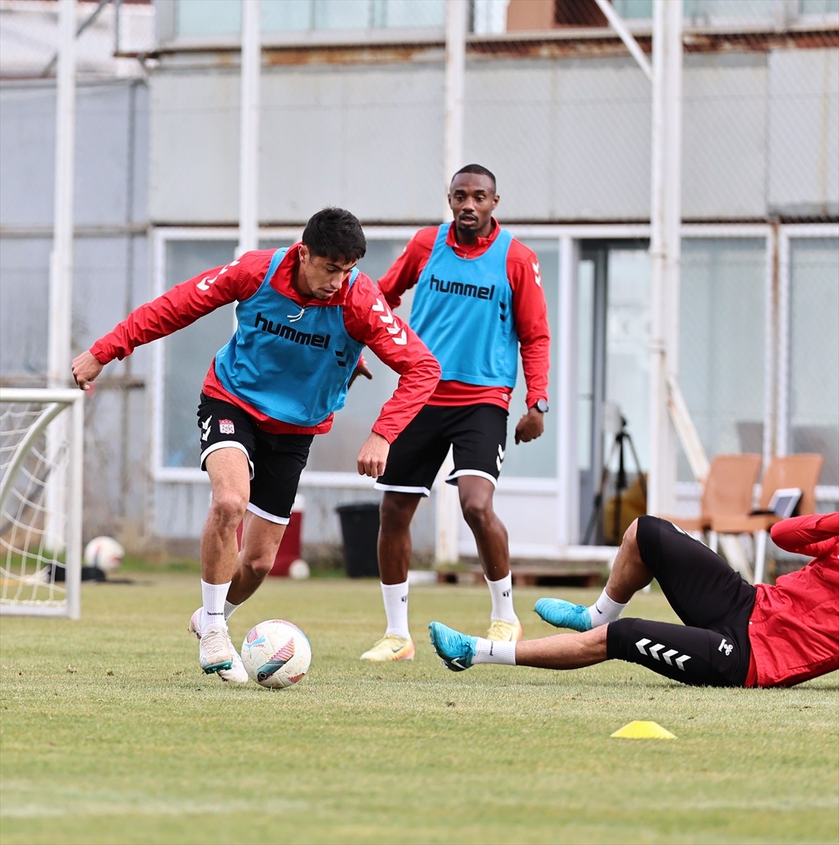 Net Global Sivasspor, Trendyol Süper Lig'in 13. haftasında, sahasında Kasımpaşa ile oynayacağı...