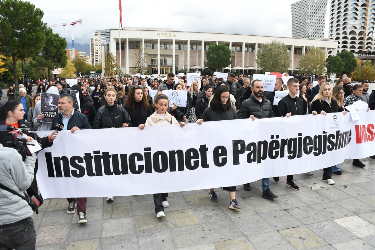 Arnavutluk'un başkenti Tiran'da okullarda yaşanan akran şiddeti olaylarına dikkati çekmek için...