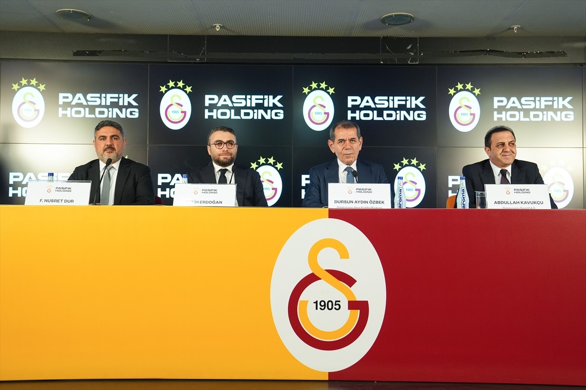 Galatasaray Kulübü ile Pasifik Holding arasında futbol A takımı forma sırt sponsorluğu anlaşması...