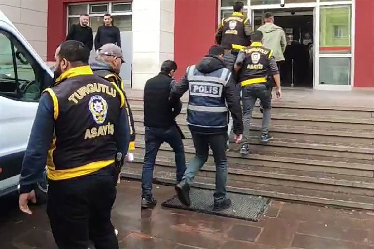 Manisa'nın Turgutlu ilçesinde silahla ateş ettikleri anların görüntülerini sosyal medya...