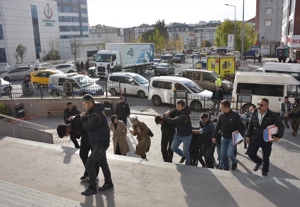 Tekirdağ merkezli 4 ilde düzenlenen dolandırıcılık operasyonunda 8 şüpheli gözaltına...