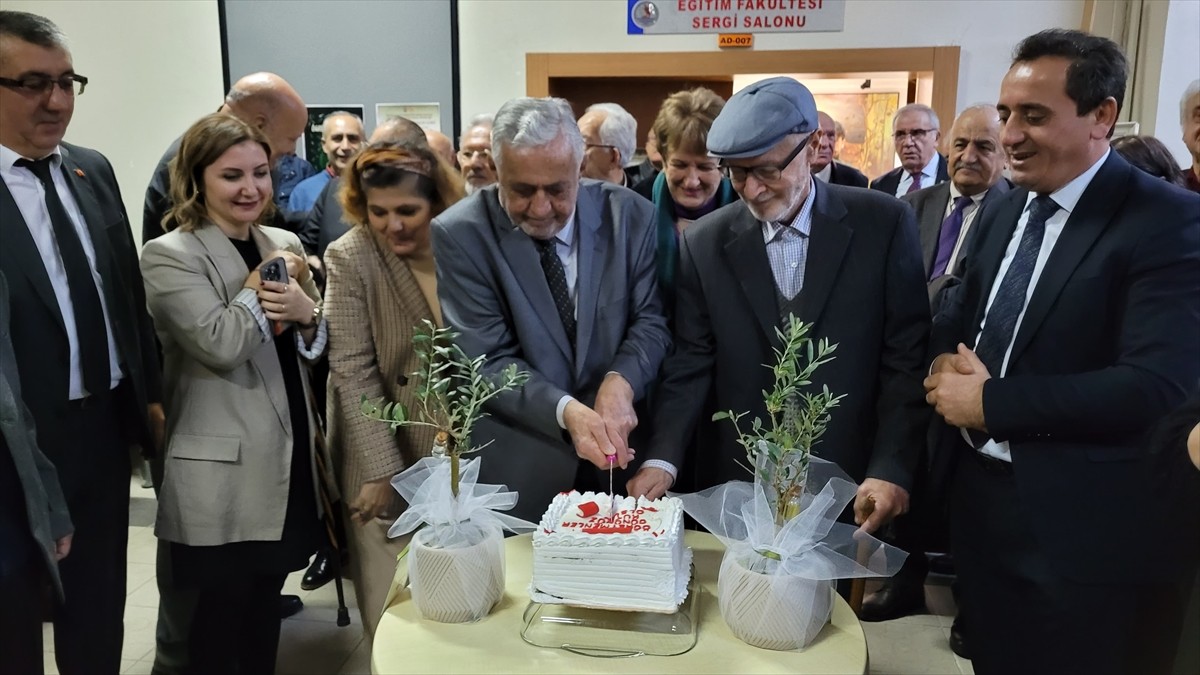 Ondokuz Mayıs Üniversitesi'nden (OMÜ) emekli 42 öğretim görevlisi, 24 Kasım Öğretmenler Günü...