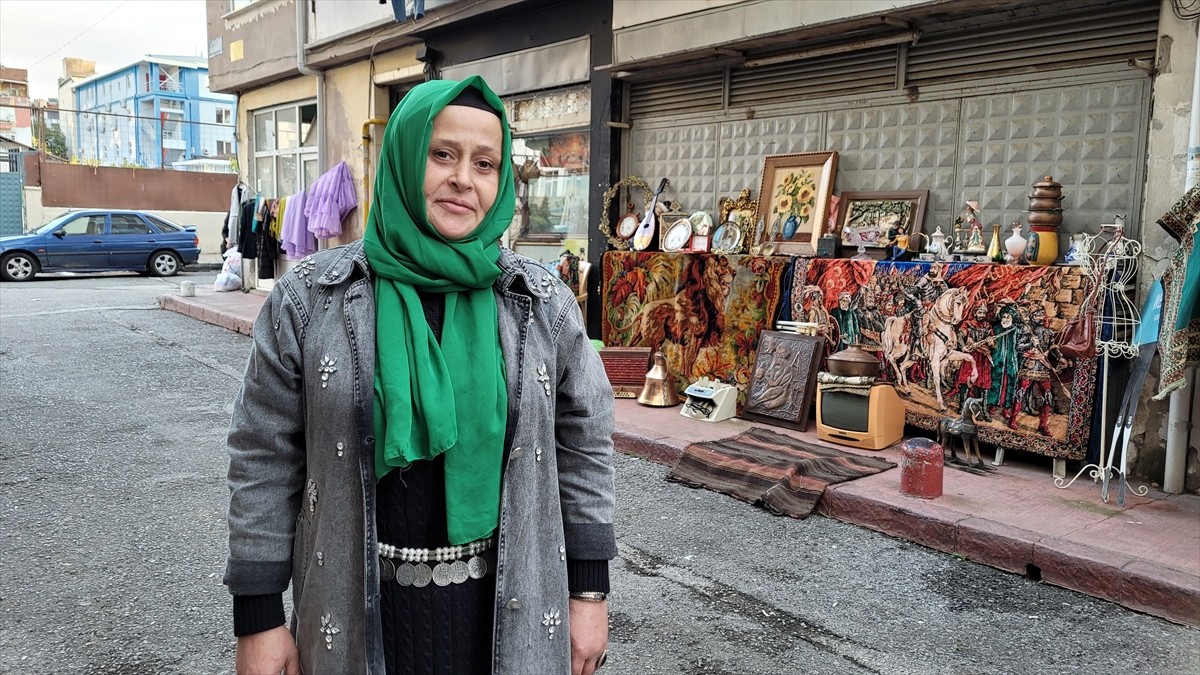 Samsun'un İlkadım ilçesinde yaşayan Sebahat Çakmak'ın kendisine hediye edilen, hatıra madeni...