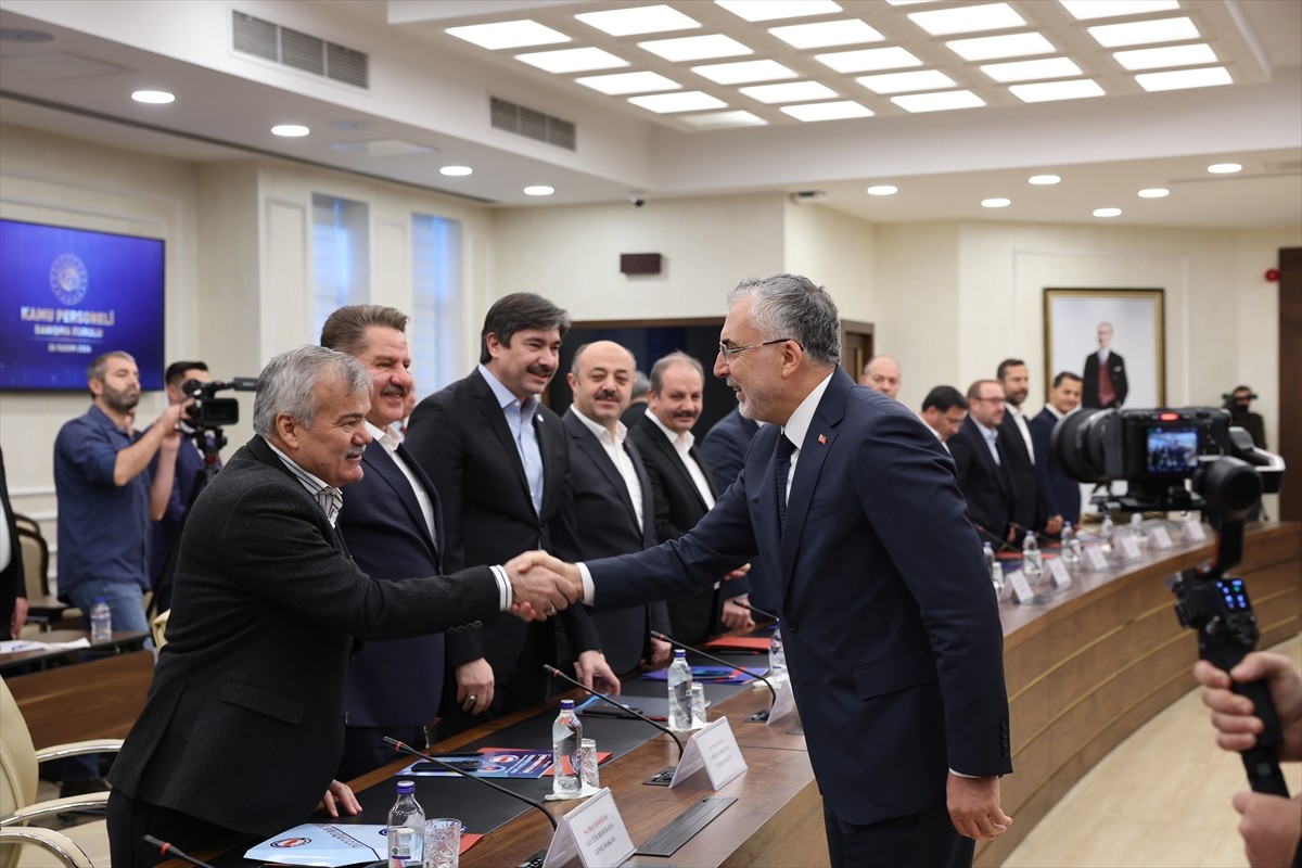 Çalışma ve Sosyal Güvenlik Bakanı Vedat Işıkhan, Kamu Personeli Danışma Kurulu (KPDK)...